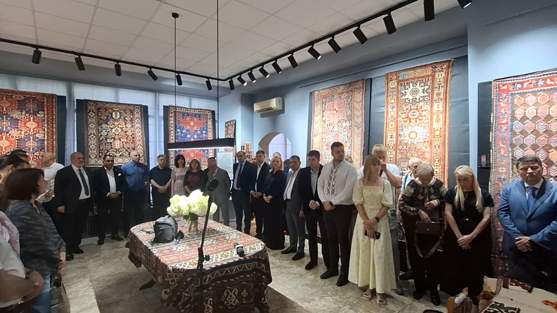 İrpendə “Azərbaycan xalçasının sehrliliyi” adlı sərgi açılıb