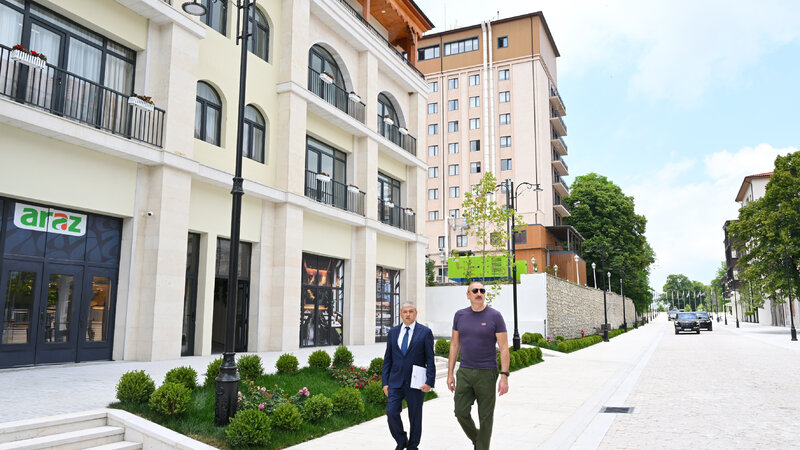 İlham Əliyev Şuşanın Qarabağ küçəsində həyata keçirilmiş işlərlə tanış oldu