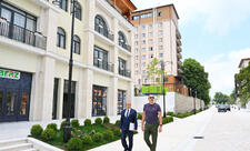 İlham Əliyev Şuşanın Qarabağ küçəsində həyata keçirilmiş işlərlə tanış oldu