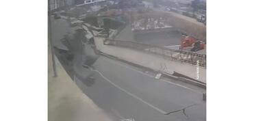 Türkiyənin Rize şəhərində yol çöküb, 3 binadan sakinlər təxliyə edilib - VİDEO