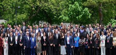 Prezidentin sosial media hesablarında IV Şuşa Qlobal Media Forumundan ailə fotosu paylaşılıb