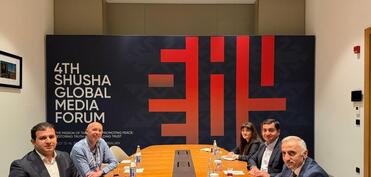 Hikmət Hacıyev Şuşa Qlobal Media Forumunda beynəlxalq ekspertlərlə görüşdü