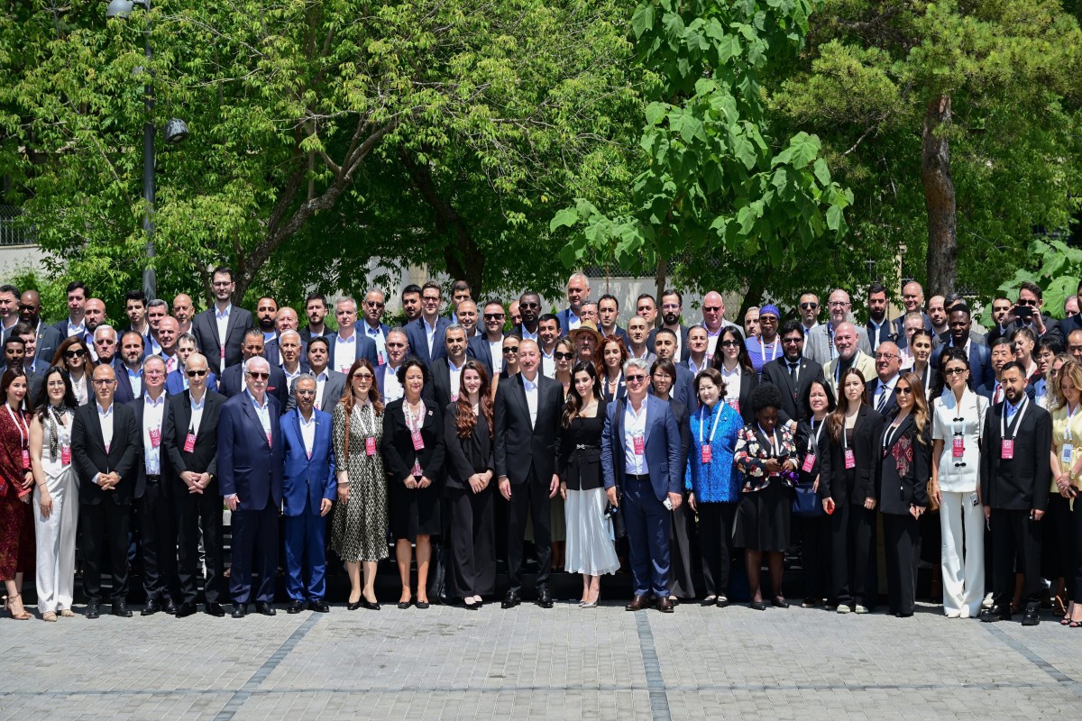 Prezidentin sosial media hesablarında IV Şuşa Qlobal Media Forumundan ailə fotosu paylaşıldı