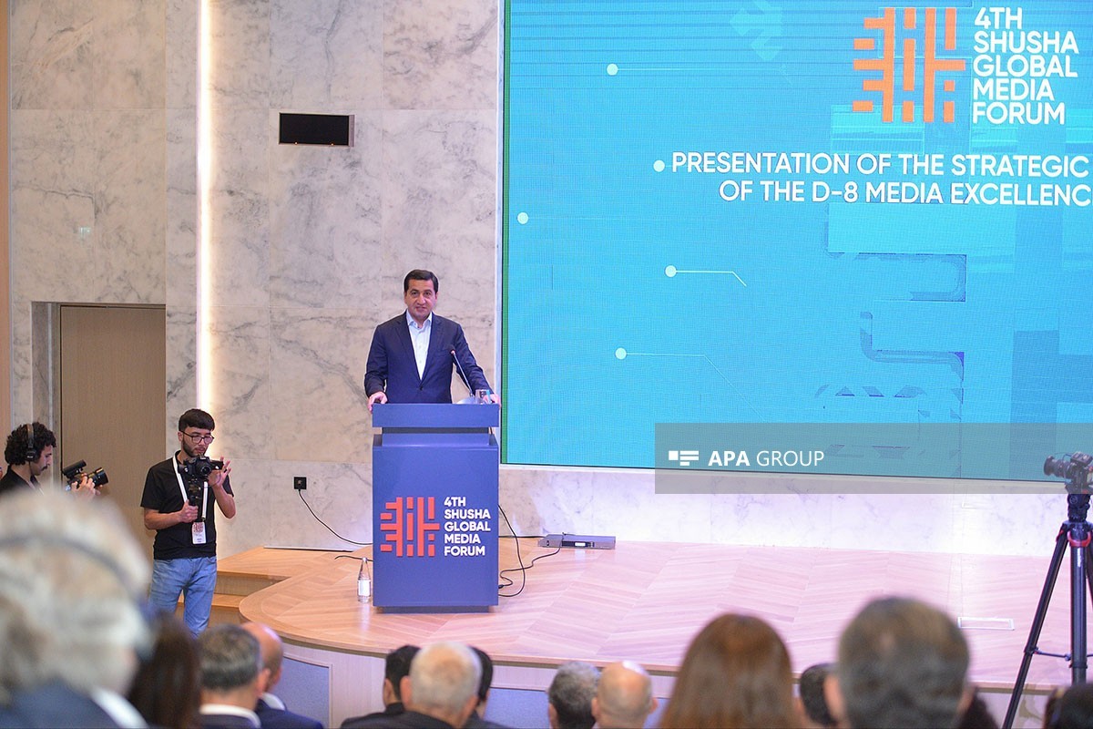 Hikmət Hacıyev: D-8 Media Mükəmməllik Mərkəzi təşəbbüsü artıq nəticə verir