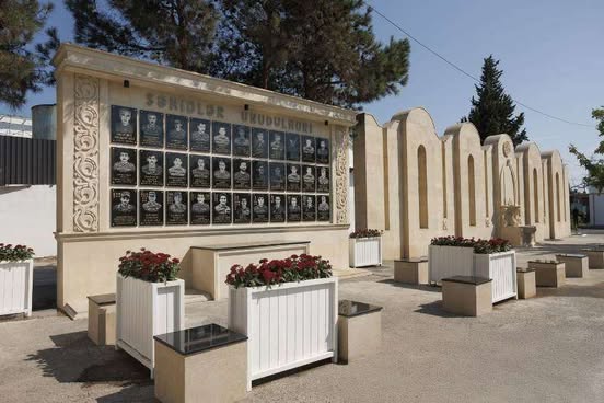 Suraxanıda 14 İyul küçəsi və parkda abadlıq işləri aparılıb