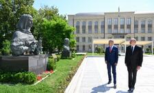 Azərbaycan və Slovakiya prezidentləri Şuşada işğal dövründə güllələnmiş büstlərə baxıblar