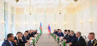 Prezident İlham Əliyevin Şuşada Slovakiya Prezidenti ilə geniş tərkibdə görüşü olub - FOTO - YENİLƏNİB