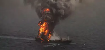 UKMTO: Oman sahillərində daha bir tanker raketlə vurulub