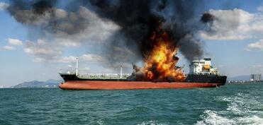 UKMTO: Oman sahillərində bir tanker raket zərbəsinə məruz qalıb