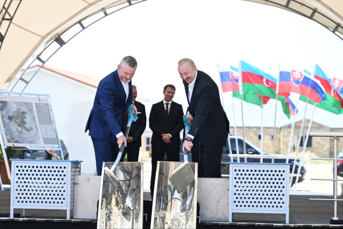 Azərbaycan və Slovakiya prezidentləri Ağdamın Baş Qərvənd kəndində görülən işlərlə tanış olublar, məktəb binasının təməli qoyulub