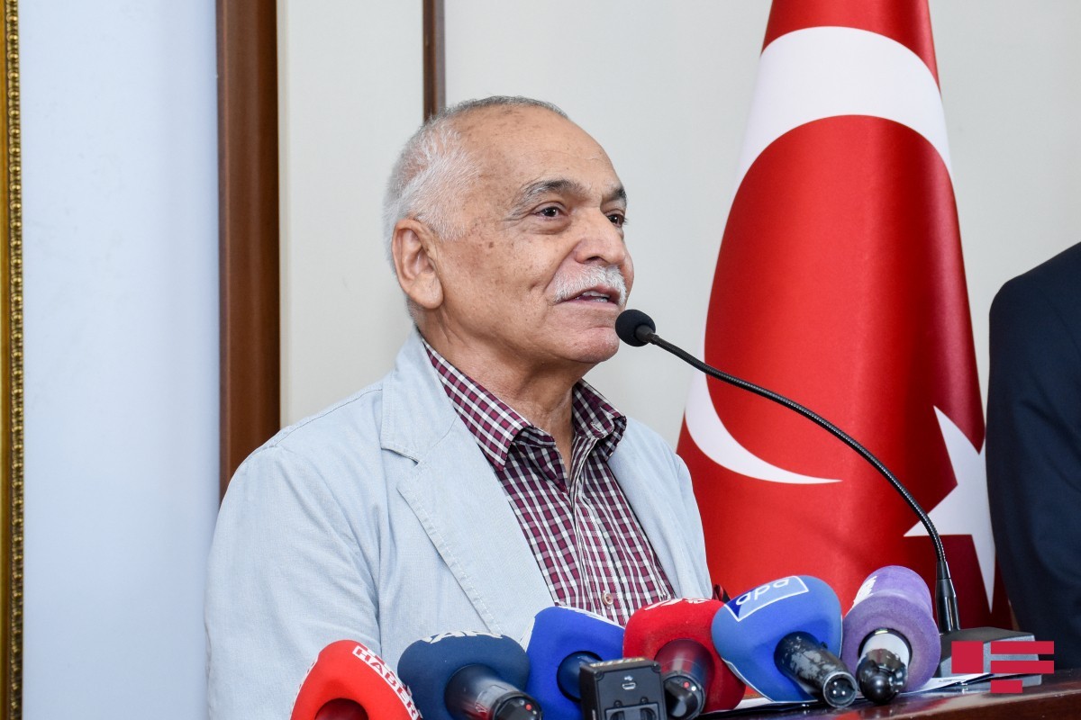Xalq rəssamı Arif Hüseynov Rəssamlar İttifaqının Rəyasət Heyətinin üzvlüyündən çıxıb