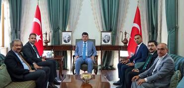 Suriya türkmənlərindən ibarət heyət Kilis valisi ilə görüşüb