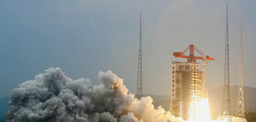 Çin Şanxay sahillərindən "İnli-1" raketi ilə 9 peyki orbitə çıxardı