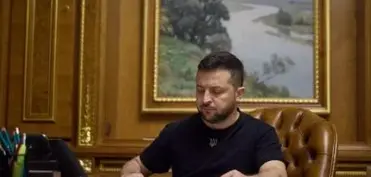Zelenski Ukraynada hərbi vəziyyət və səfərbərliyi oktyabrın 31-dək uzadıb
