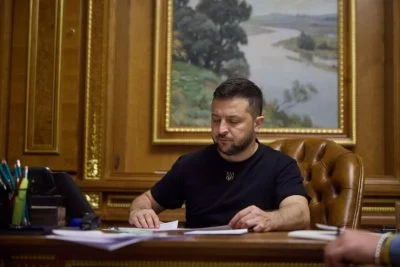 Zelenski Ukraynada hərbi vəziyyət və səfərbərliyi oktyabrın 31-dək uzadıb
