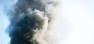 Rusiya Krivoy Roqa "Shahed" tipli pilotsuz uçuş aparatı ilə zərbə endirib, ticarət mərkəzində yanğın olub