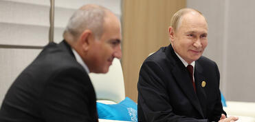 Paşinyan Putinlə telefonla danışdı