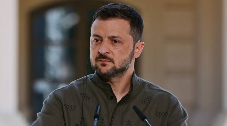 Zelenski Ukraynada səfərbərliyə yeni yanaşmanın vacibliyini bildirib