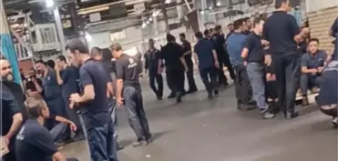 Təbrizli işçilər etiraz aksiyası keçirirlər