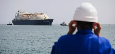 Bloomberg: Hörmüz boğazında Qətərdən maye qaz daşıyan tanker mərmi zərbəsinə məruz qalıb