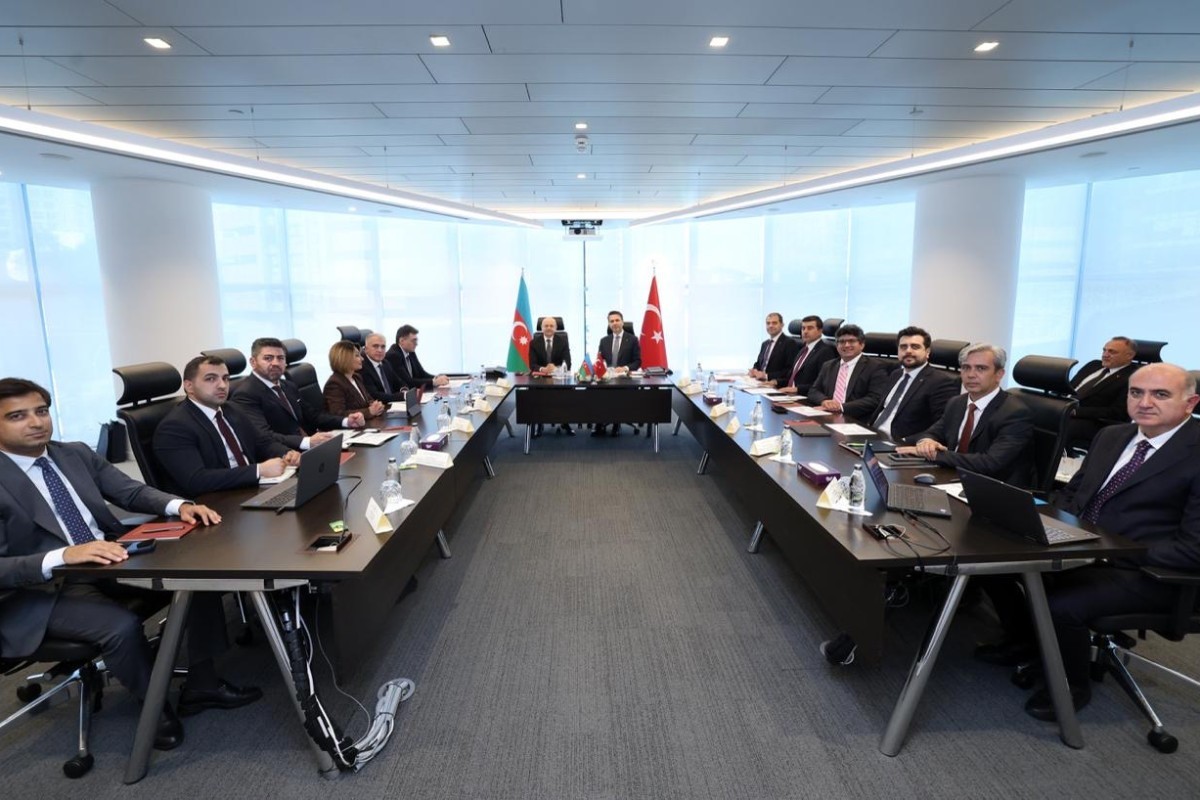 İstanbulda Azərbaycan və Türkiyə energetika nazirləri Yaşıl Enerji Dəhlizləri layihələrini müzakirə edib