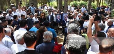 Xalq şairi Nəriman Həsənzadə I Fəxri xiyabanda dəfn edilib - FOTO
