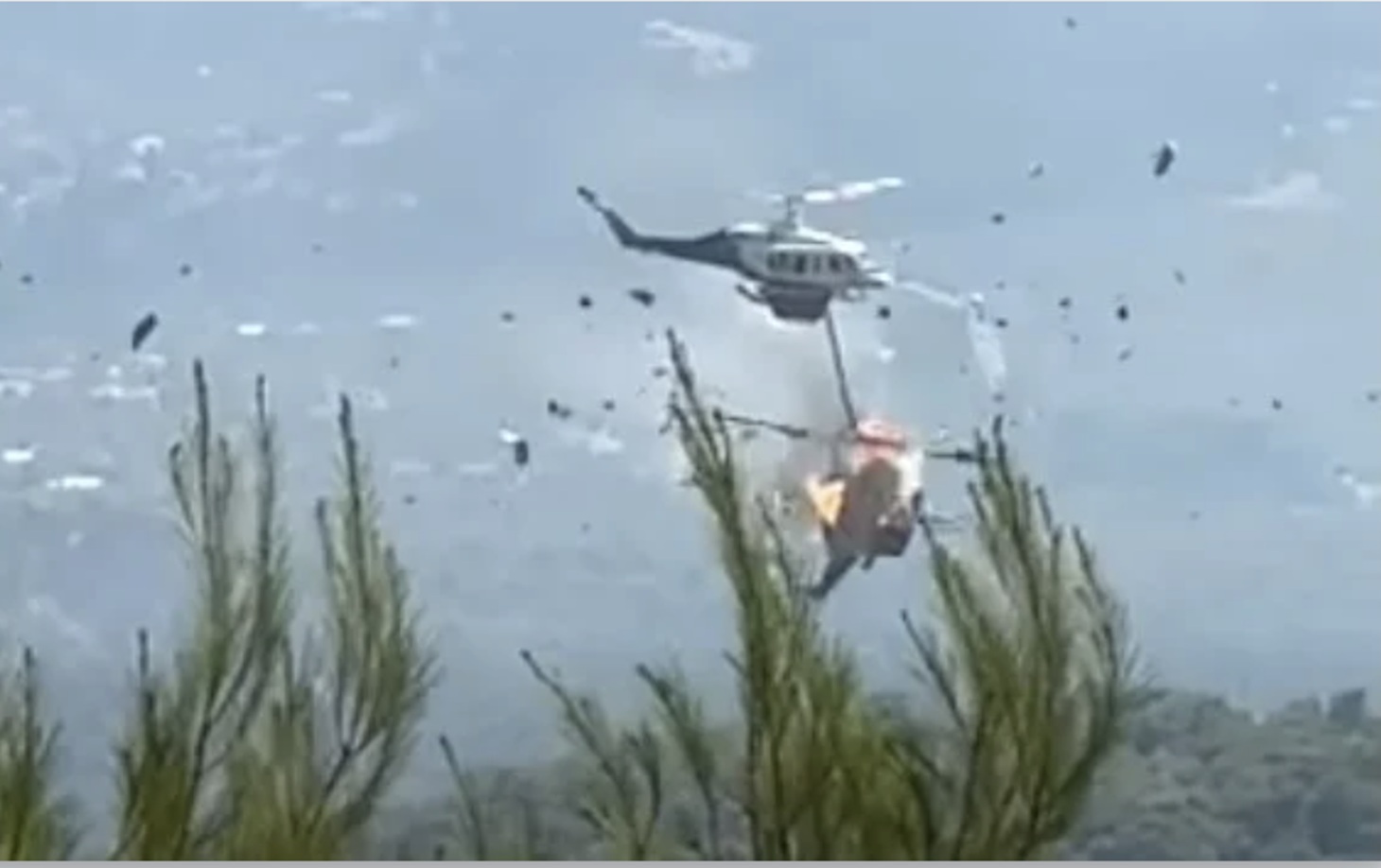 Yunanıstanda yanğınsöndürən helikopterlər toqquşdu: 2 ölü