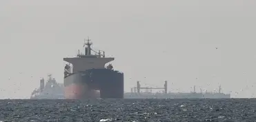 İraq neftini daşıyan tankerlər Hörmüz boğazından keçməyə başlayıb
