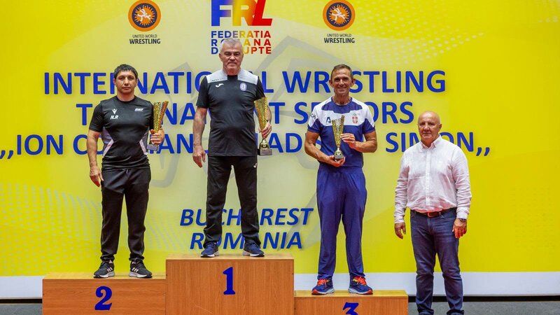 Azərbaycan güləşçiləri Buxarestdə 5 medal qazanıblar