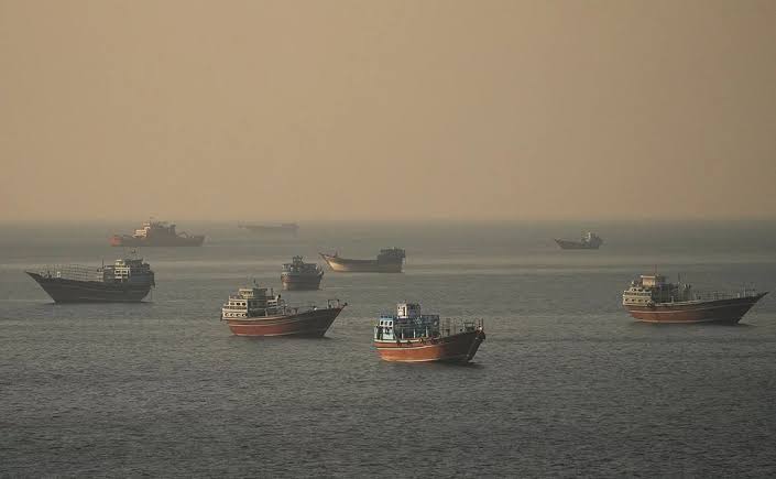 Ağ Evdən Tehrana şərt: Boğazda gəmiçilik bərpa olunsa, blokada ləğv ediləcək