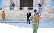 Prezident İlham Əliyev Əlahiddə Ümumqoşun Orduda yeni yaradılan komando hərbi hissələrinə Döyüş bayraqlarının verilməsi mərasimində iştirak edib - FOTO