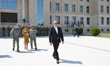 Prezident İlham Əliyev Əlahiddə Ümumqoşun Orduda yeni yaradılan komando hərbi hissələrinə Döyüş bayraqlarının verilməsi mərasimində iştirak edib - FOTO