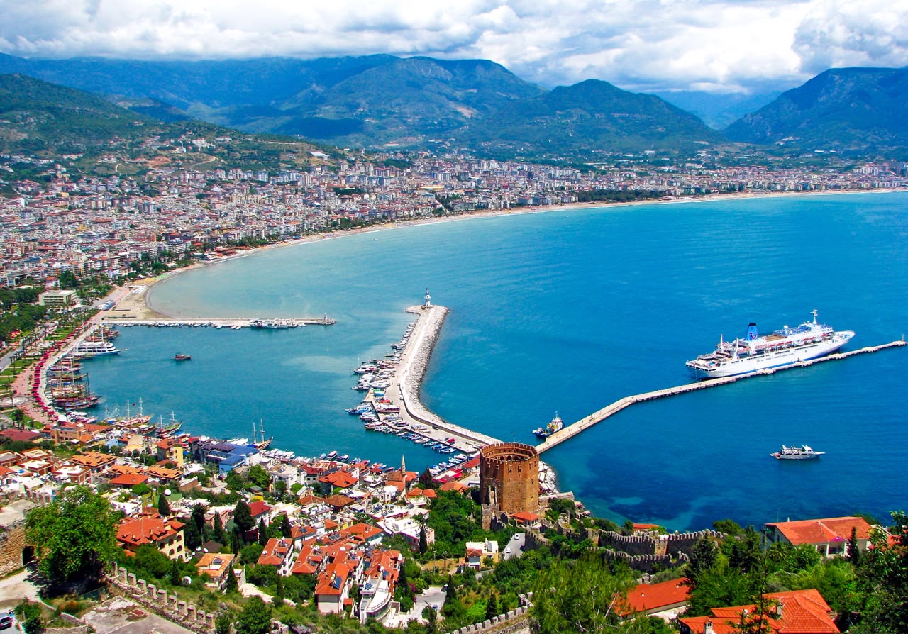 Türkiyənin turistik şəhəri Alanya: turistlərə nə vəd edir?