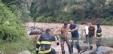 Tovuzda çayda köməksiz vəziyyətdə qalan iki nəfər xilas edilib
