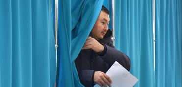 Qazaxıstanda parlament seçkilərində seçici fəallığı 65,37%-ə çatıb