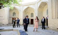 Leyla Əliyeva ilk Buxara Biennalesinin əsərləri ilə tanış olub