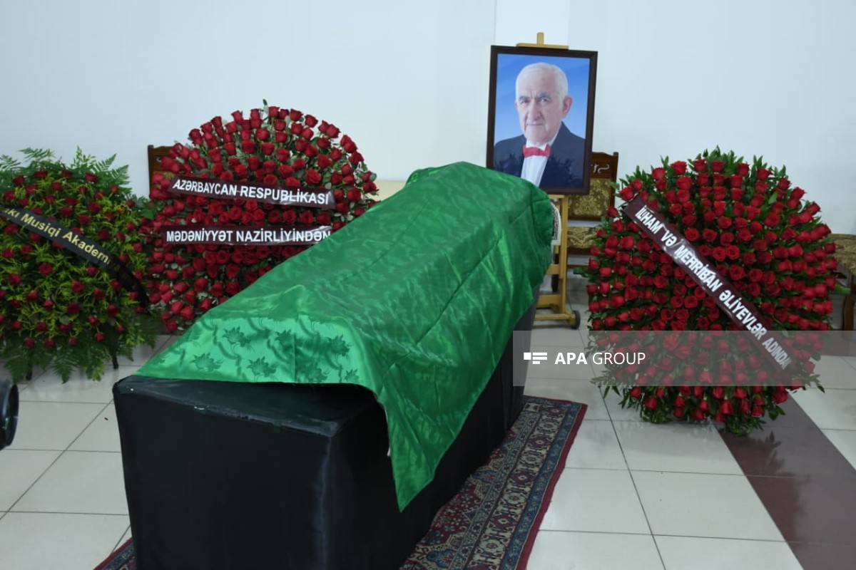Prezident İlham Əliyev və Mehriban Əliyeva Xalq artisti Tofiq Bakıxanovun vida mərasiminə əklil göndərib - YENİLƏNİB - FOTO