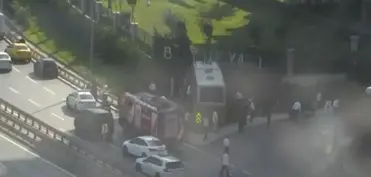 İstanbulda avtobus divara çırpılıb, 17 nəfər yaralanıb