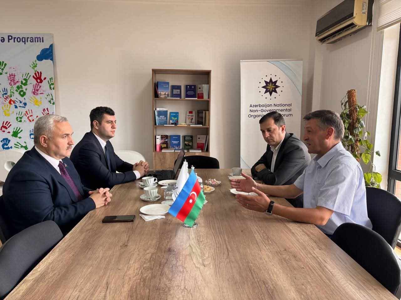 Deputat Azər Allahverənov ictimai fəallarla görüşüb