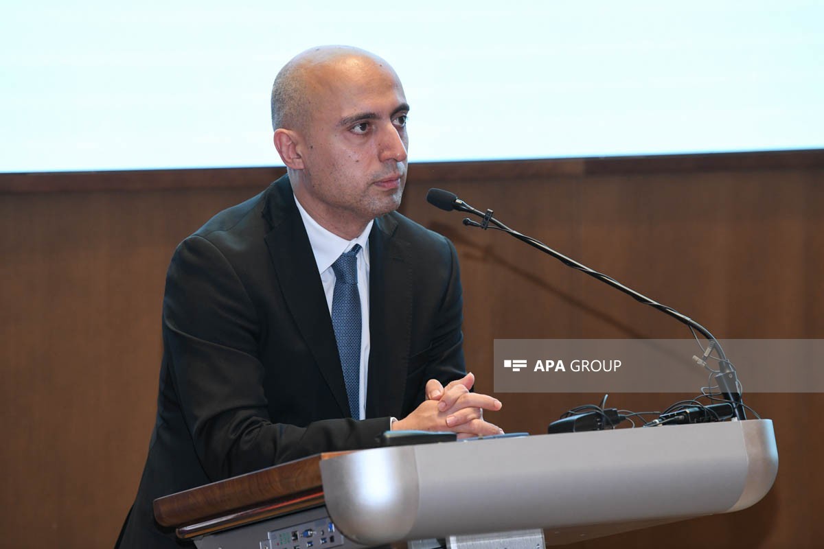 Emin Əmrullayev təbiət elmlərinin məzmununa və tədrisinə yenidən baxmağa çağırıb