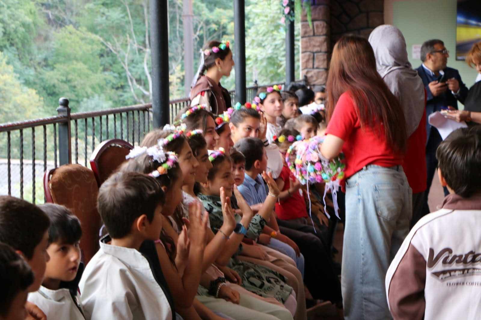 “Təbəssüm Yarat” komandası Daşkəsənin Bayan kəndində uşaqları sevindirdi