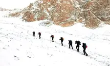 Təcrübəsiz alpinistlərin Everestə qalxması qadağan edilə bilər