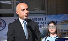 Emin Əmrullayev bu il məktəbə qədəm qoyan şagirdləri təbrik edib