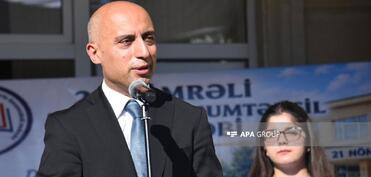 Emin Əmrullayev bu il məktəbə qədəm qoyan şagirdləri təbrik edib