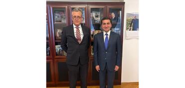 Hikmət Hacıyev Almaniya səfiri ilə ikitərəfli münasibətləri müzakirə edib
