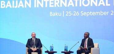 Prezident İlham Əliyev II Azərbaycan Beynəlxalq İnvestisiya Forumu çərçivəsində keçirilən tədbirdə iştirak edib - YENİLƏNİB