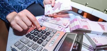 Bu il Azərbaycanda banklar kredit faizlərindən 3 mlrd. manata yaxın gəlir əldə edib