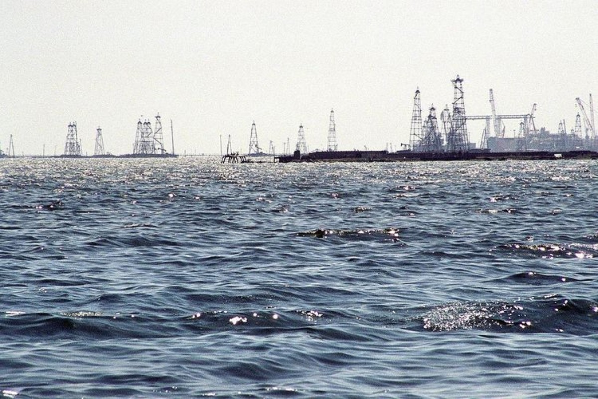 “Azneft” küləkli hava şəraiti ilə əlaqədar təhlükəsizlik tədbirlərini gücləndirib