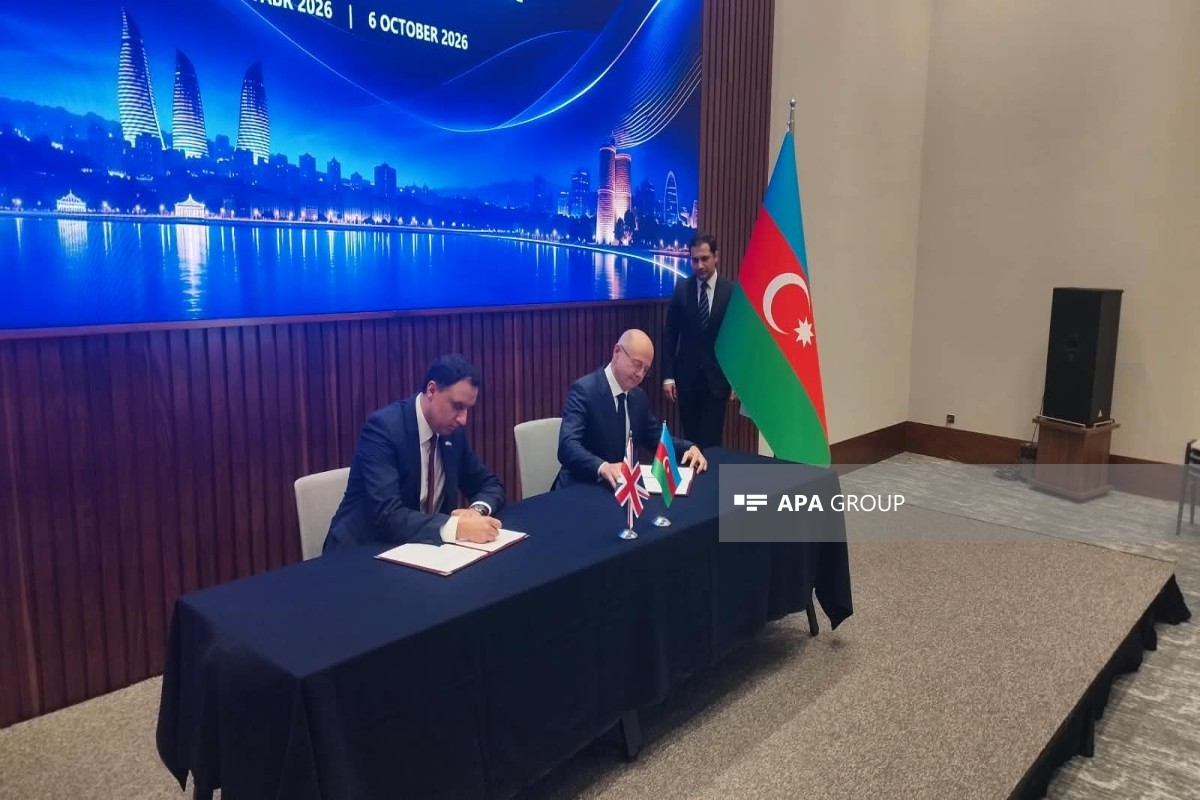 Bakıda Azərbaycan-Böyük Britaniya hökumətlərarası komissiyasının 8-ci iclasında bir sıra sənədlər imzalanıb - FOTO