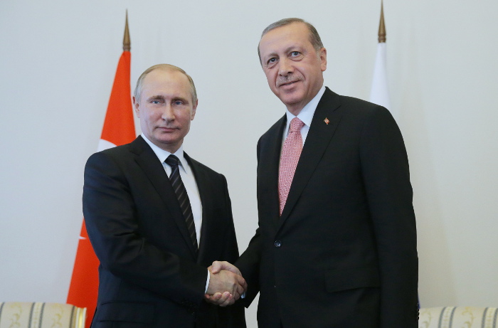 Ərdoğan və Putin Qara dənizdə təhlükəsizliyi müzakirə ediblər